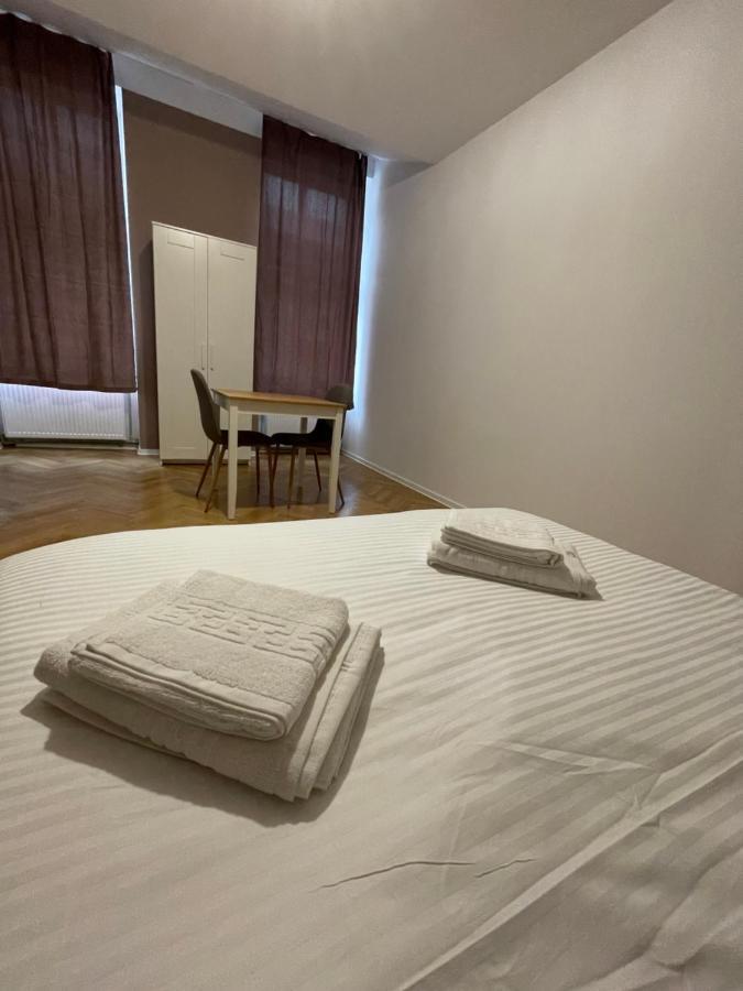 Schei Central Studios In The Heart Of บราชอฟ ภายนอก รูปภาพ